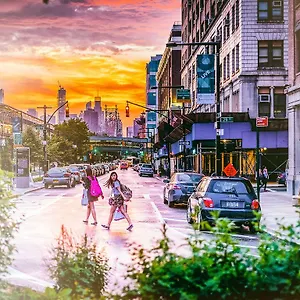 Q4 And Hostal Nueva York
